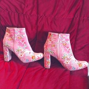 Liliana dusty pink velvet bootie, size 8.5, never worn, 4in heel in original box